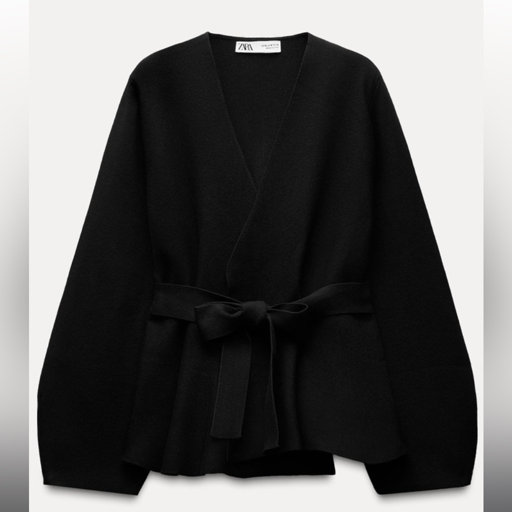 Zara BELTED SHOULDER PAD KNIT BLAZER
NAVY BLUE size S